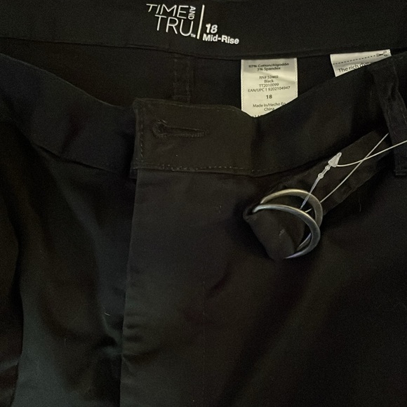 NWT size 18 relaxed fit stretch black shorts - Picture 5 of 6